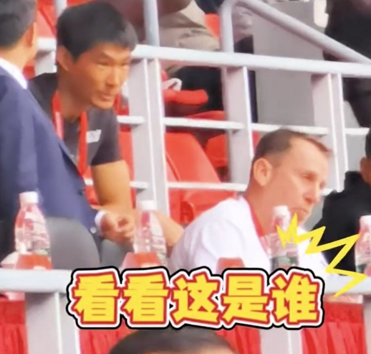 久爾杰維奇現(xiàn)身鹽城，現(xiàn)場(chǎng)觀看中國(guó)U22國(guó)足vs韓國(guó)