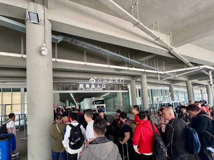 盛況空前！記者曬照：距離中澳之戰(zhàn)還有三小時，現(xiàn)場記者已超百名