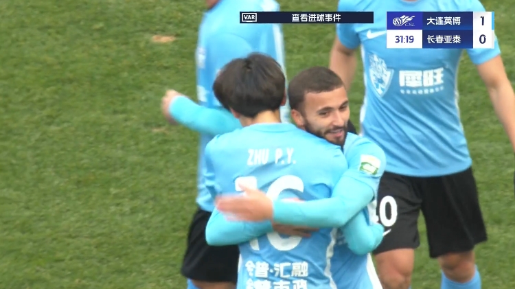 19歲朱鵬宇中超處子球！大連英博1-0領(lǐng)先長(zhǎng)春亞泰，馬萊萊助攻