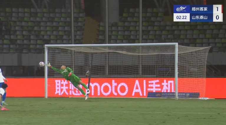 梅州開場2分鐘1-0泰山！茹子楠不停球抽射世界波攻破王大雷大門