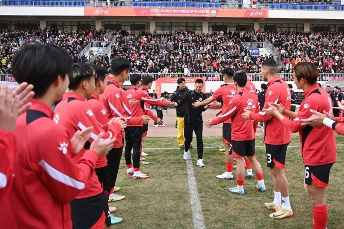 今日賽前，俱樂部為前球員馬曉磊及文爍舉行了退役儀式