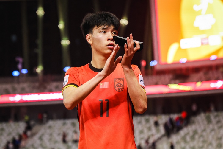 期待首秀！18歲王鈺棟入選中澳戰(zhàn)名單&穿11號，首進國足正賽名單